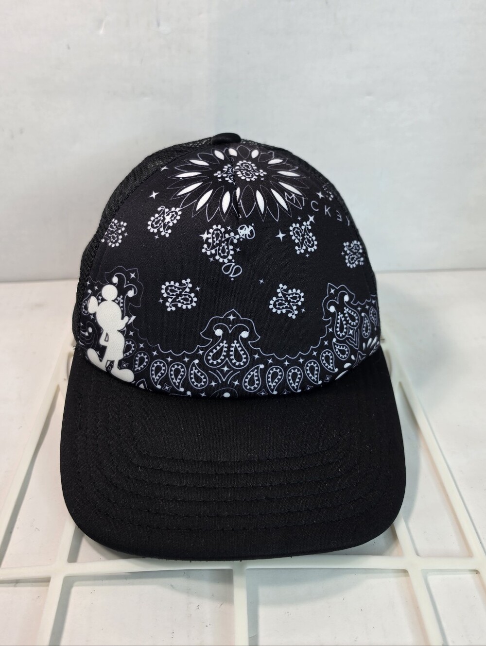 Disney Collection by neff, Mickey Mouse Logo Snap Back Hat.  Blk & Wht .